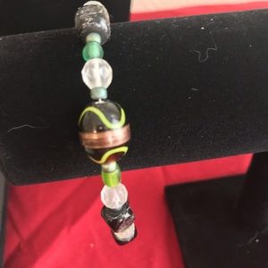 Elegant green bracelet